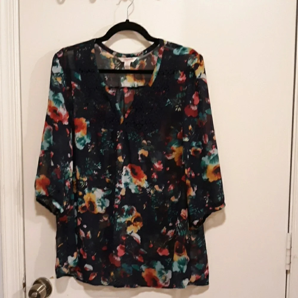 Arizona Jean's navy floral flowy top